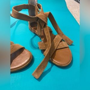 Louise et Cie brown suede tie sandals. Sz 6.5